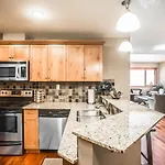 The Lookout - Top Floor Corner Unit With Stunning Views