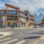 The Lookout - Top Floor Corner Unit With Stunning Views