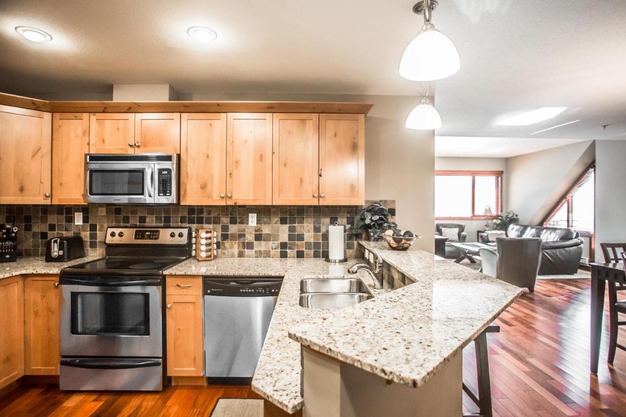 Holiday home The Lookout - Top Floor Corner Unit With Stunning Views Canmore
