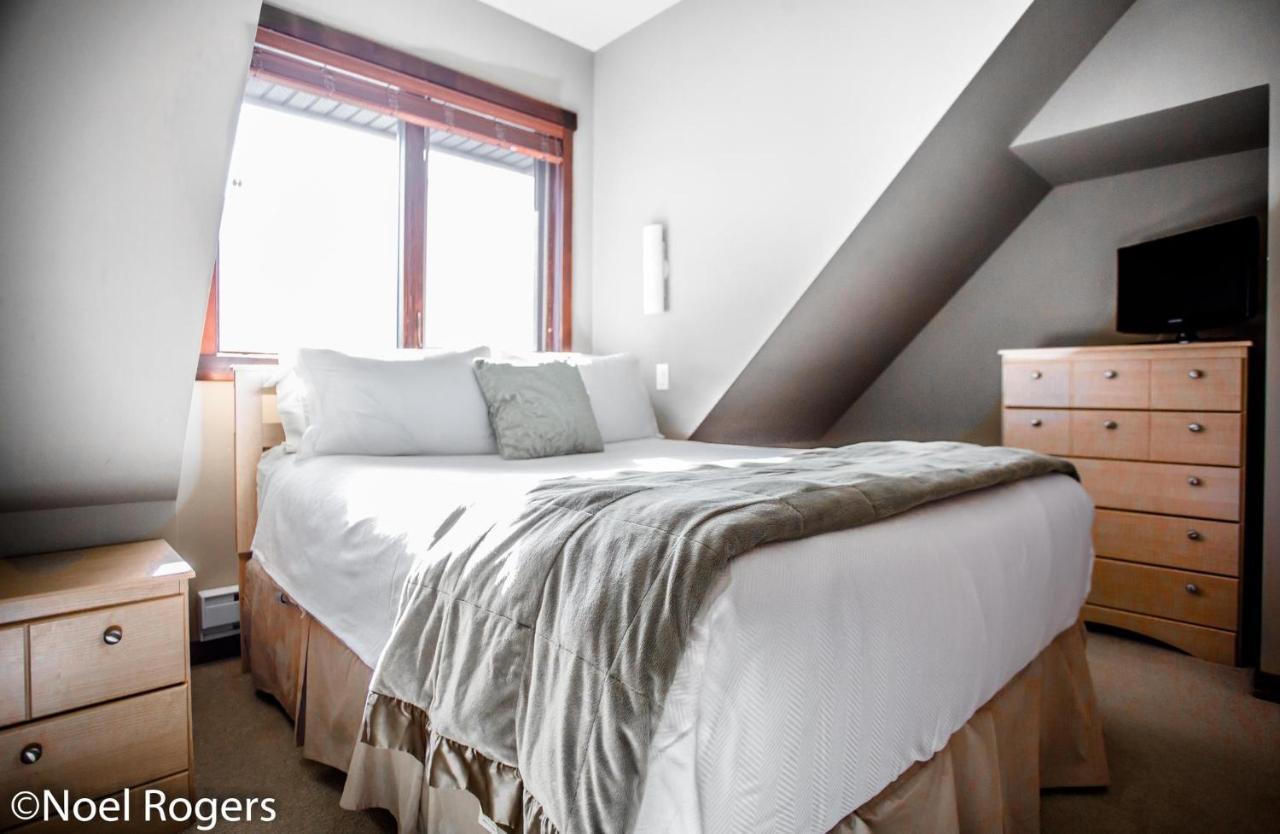 Holiday home The Lookout - Top Floor Corner Unit With Stunning Views *